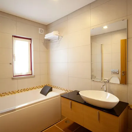 Oda ve Kahvaltı Artvilla 4*