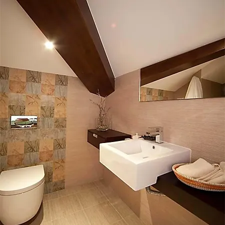 Artvilla Bed and Breakfast 4*